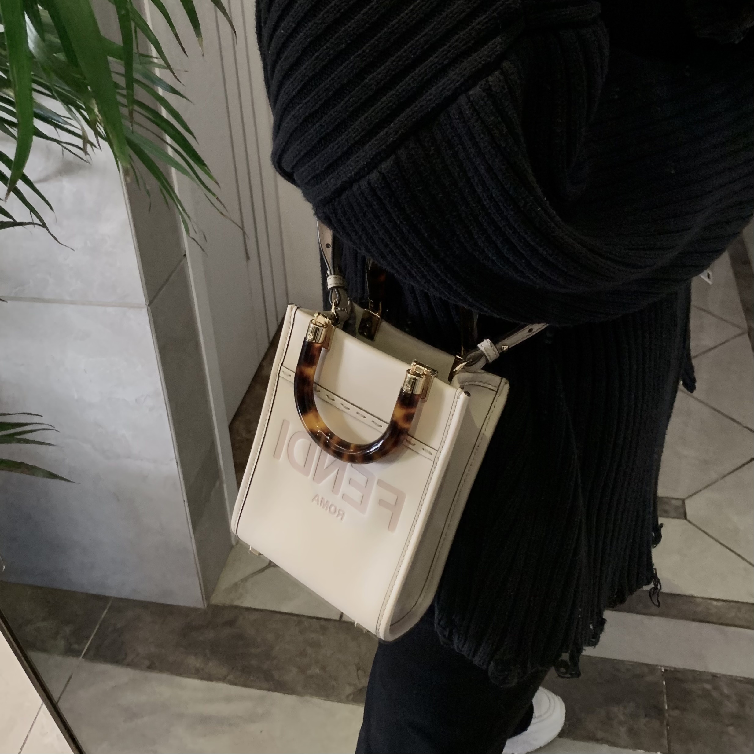 Fendi Sunshine Leather Tote Bag In Nude