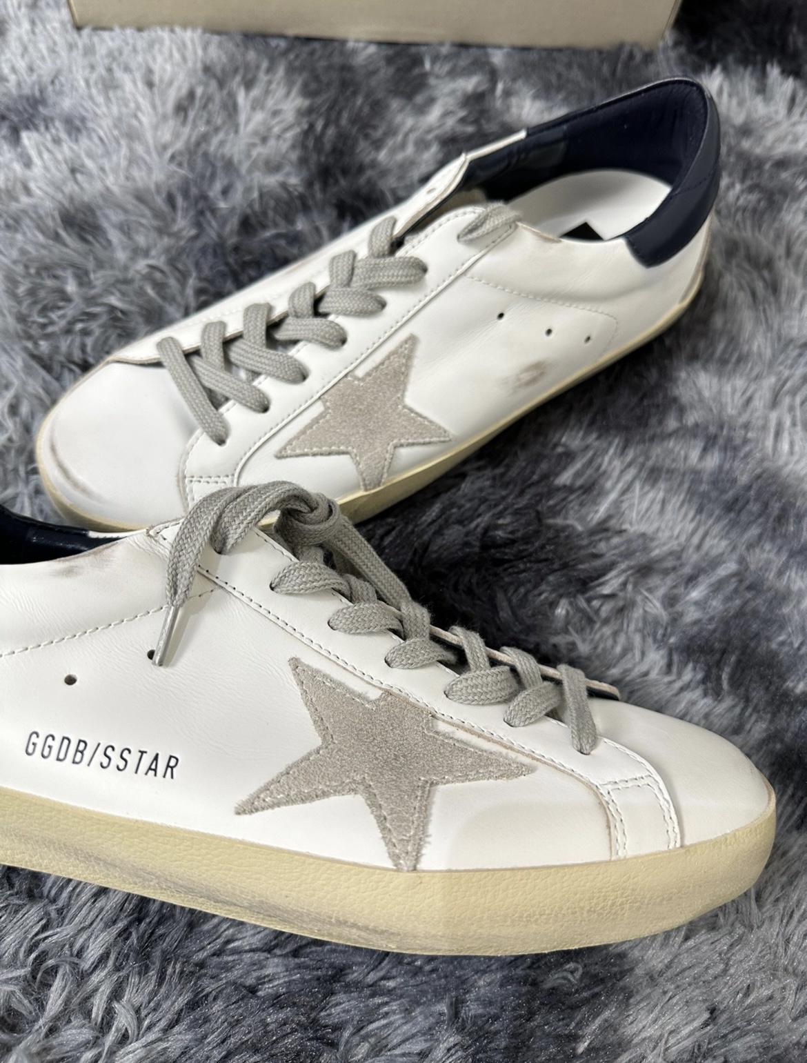 GOLDEN GOOSE MENS SUPER-STAR SNEAKERS WITH SUEDE STAR AND BLUE HEEL TAB
