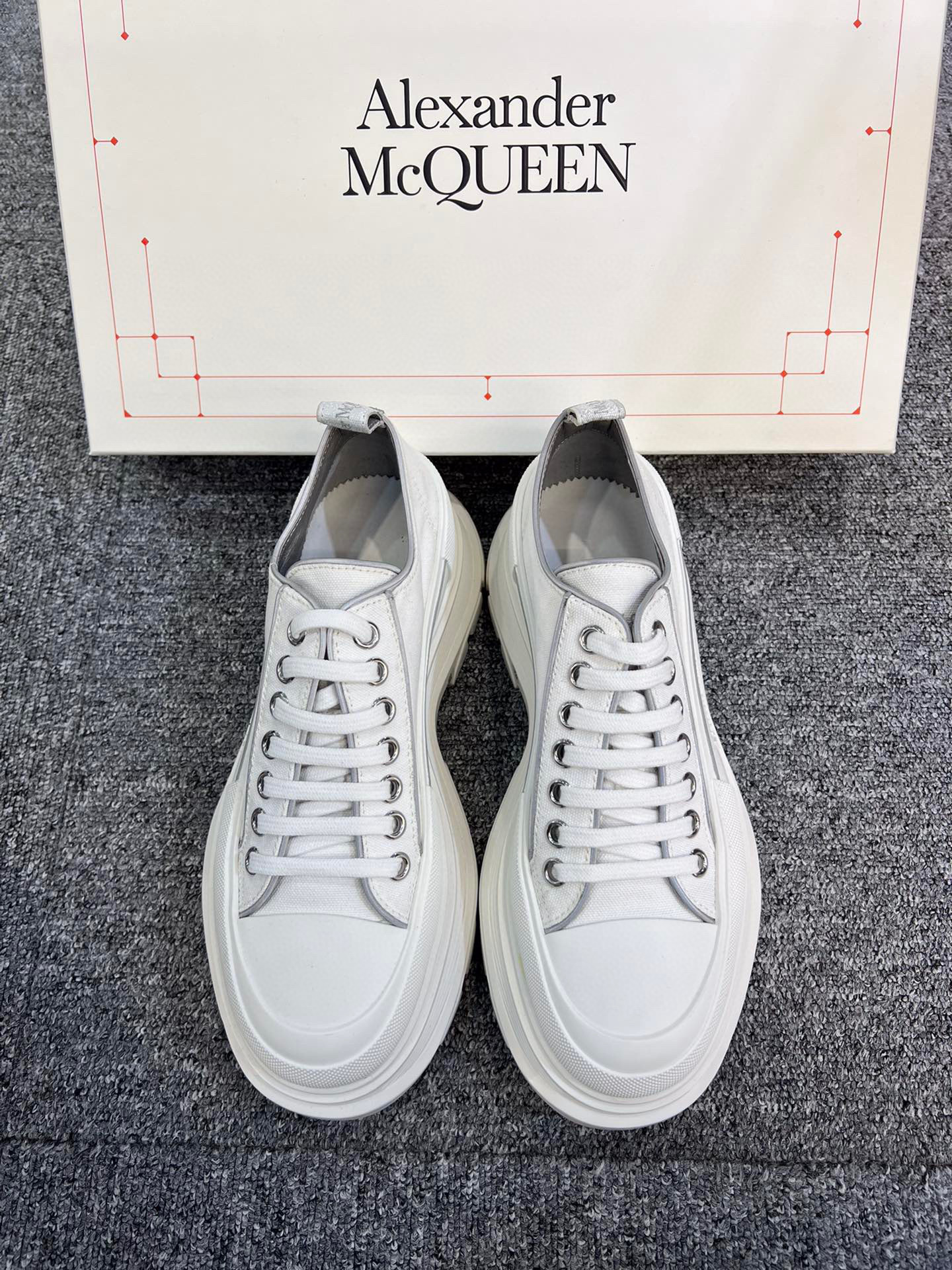 Alexander Mcqueen Lo-top Sneakers In White