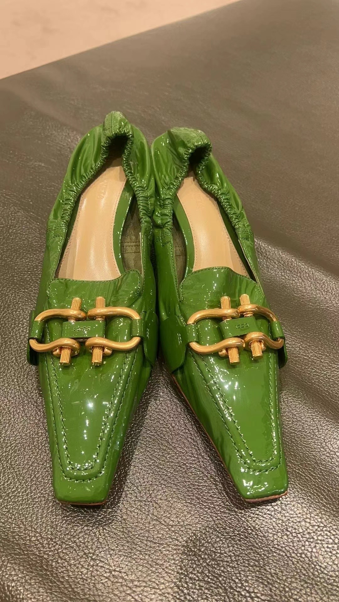 Bottega Veneta Logo Lacquered Leather High Heels In Green