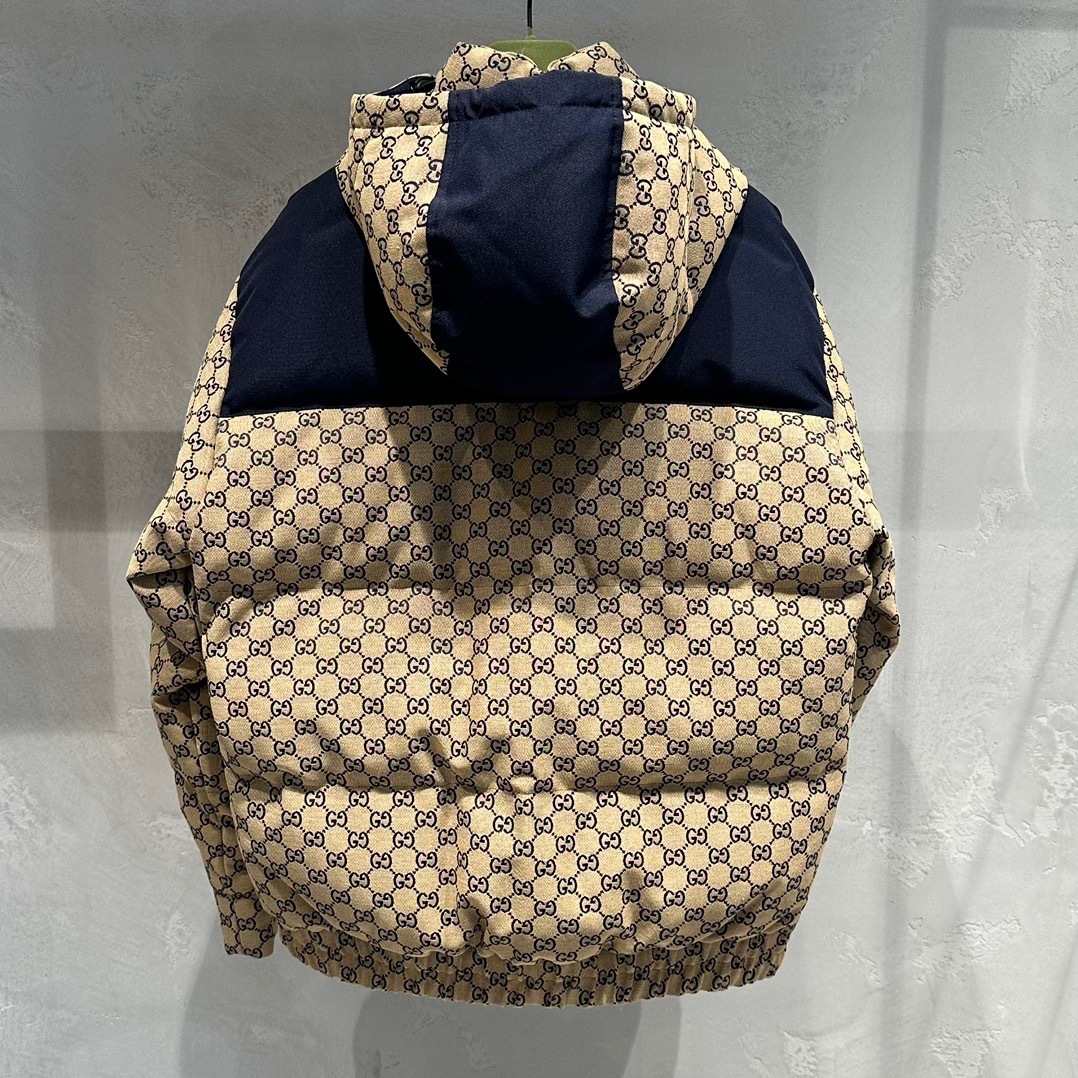 Gucci All-over Logo Print Puffer Coat In Nude