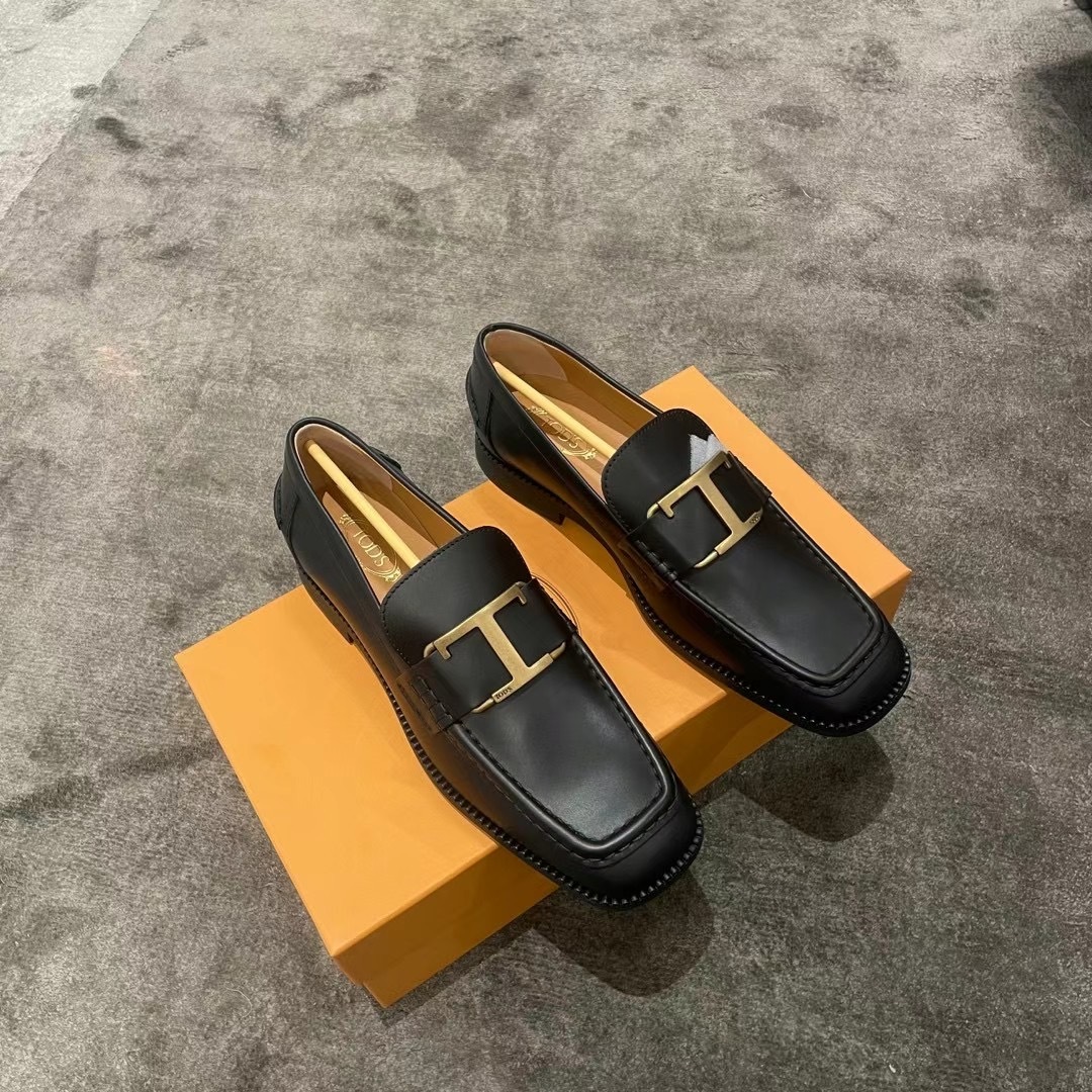 Tod's Logo-plaque Leather Loafers In Black