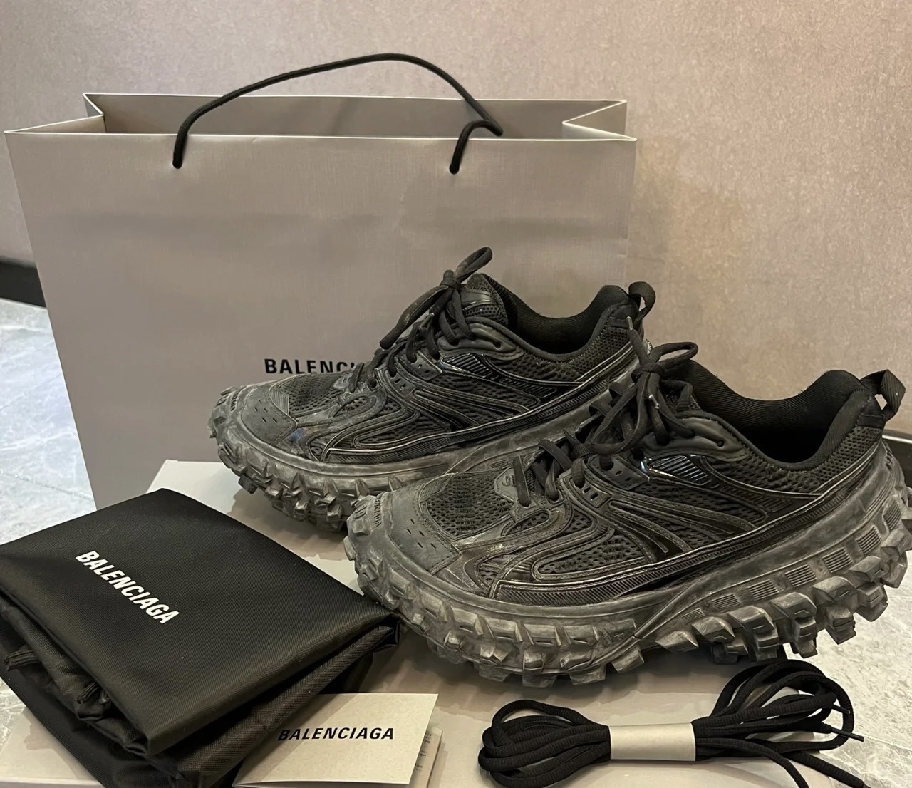 BALENCIAGA SNEAKERS DEFENDER DA DONNA IN NERO