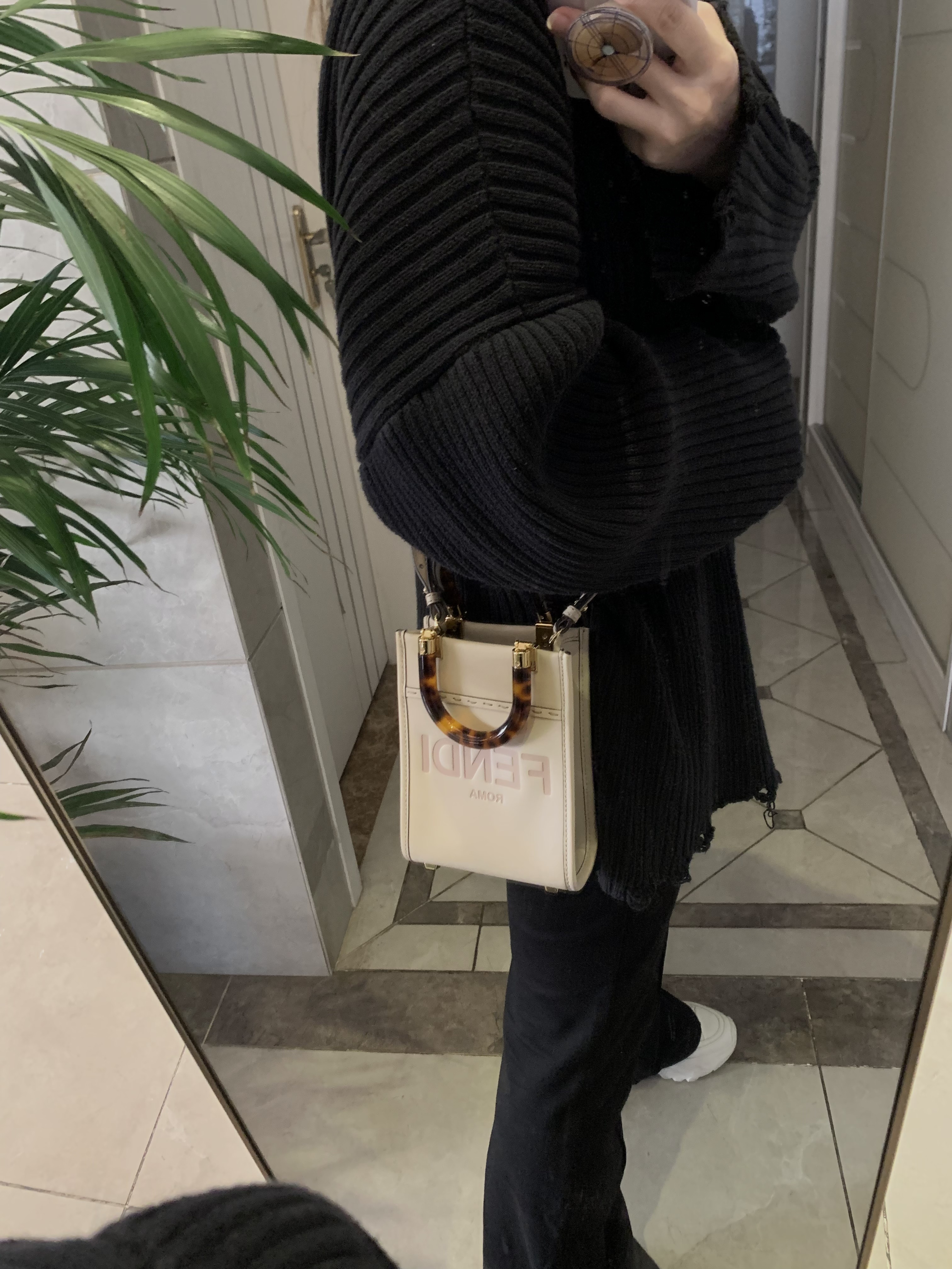 Fendi Sunshine Leather Tote Bag In Nude