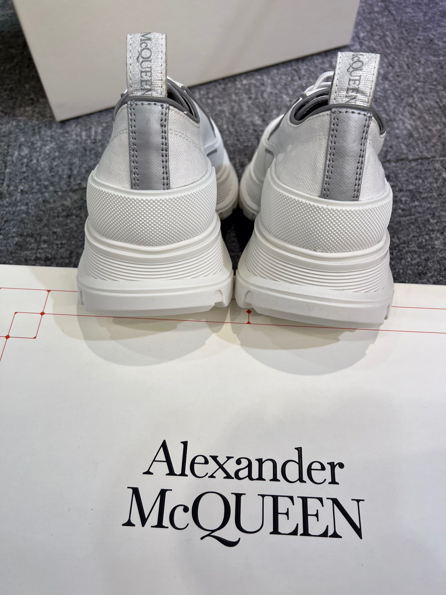 Alexander Mcqueen Lo-top Sneakers In White