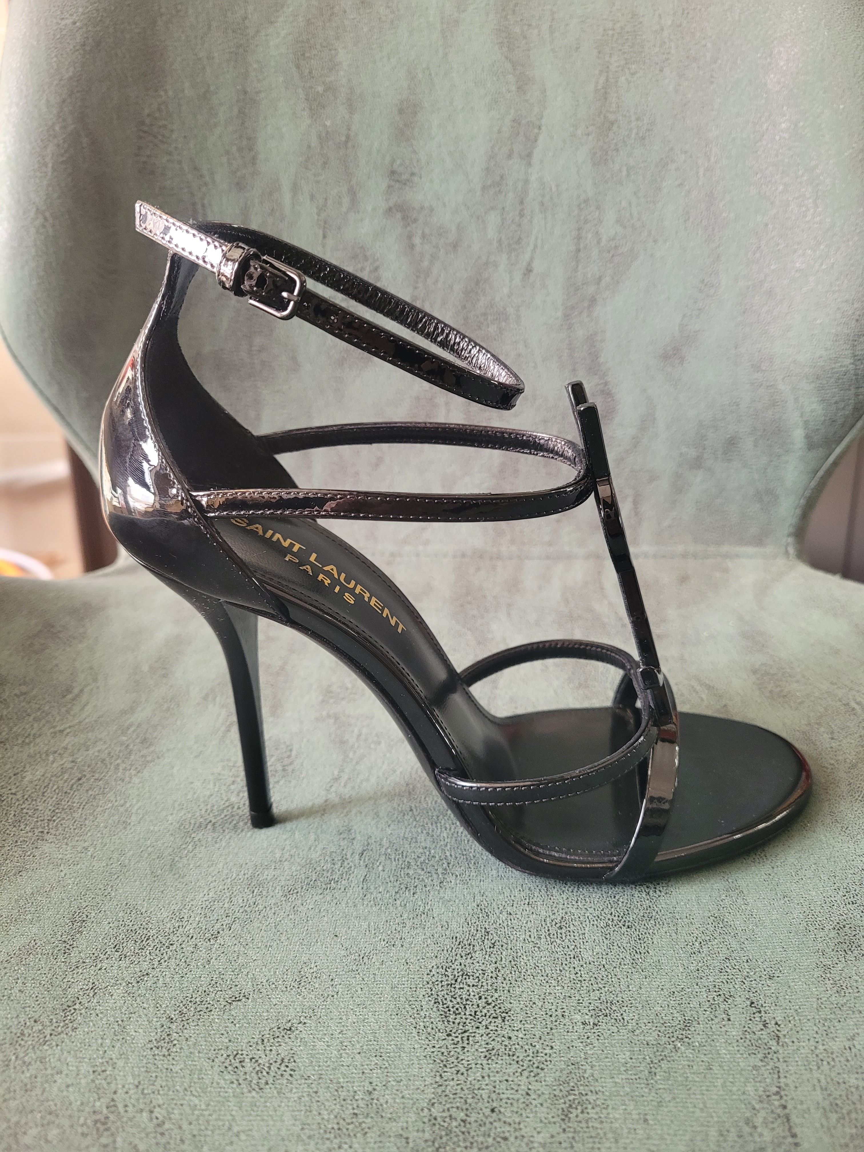 Saint Laurent Cassandra Ysl Patent Leather Sandals In Black